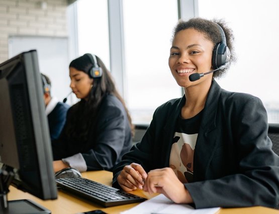 picture of Best Wage support team working to provide solutions for contractors